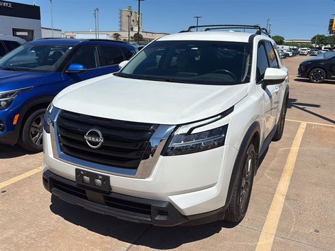 Used 2022 Nissan Pathfinder SV w/ Cargo Package image 2