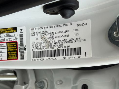 Used 2021 Toyota Tacoma SR5 RWD image 38