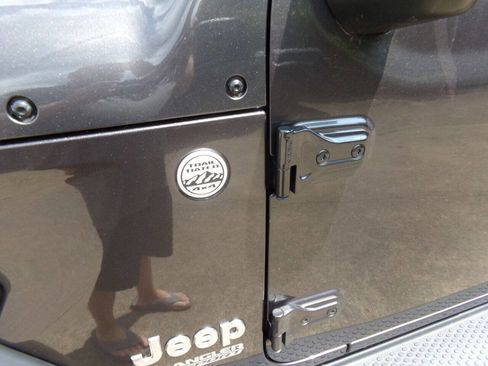 Used 2020 Jeep Wrangler Sport image 10