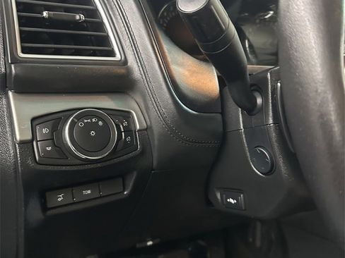 Used 2016 Ford Explorer Platinum image 16