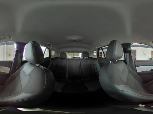 Used 2025 Chevrolet Trax LT FWD image 37