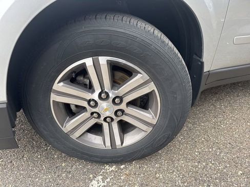 Used 2017 Chevrolet Traverse LT image 32