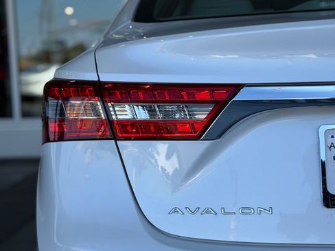 Used 2017 Toyota Avalon Limited w/ Carpet Mat Package FWD image 11