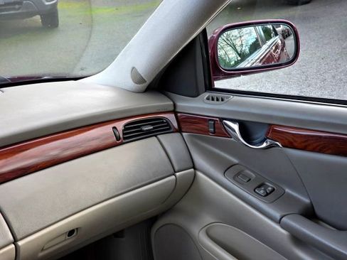 Used 2002 Cadillac De Ville w/ Comfort/Convenience Pkg image 21