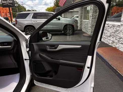 Used 2022 Ford Escape SE FWD image 13