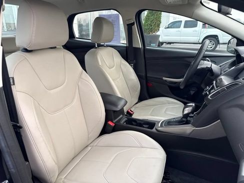 Used 2016 Ford Focus Titanium w/ Titanium Cold Weather Package FWD image 22