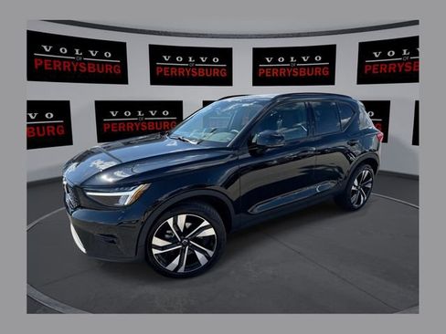 Used 2023 Volvo XC40 B5 Plus w/ Driver Assist Package AWD/4WD image 1