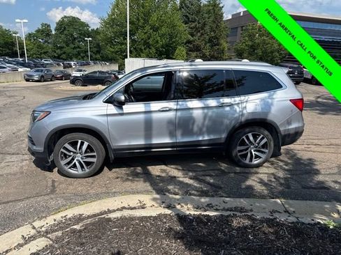 Used 2017 Honda Pilot Touring image 2