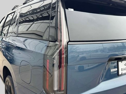 Used 2025 Cadillac Escalade Sport Platinum w/ LPO, ONYX Package image 9