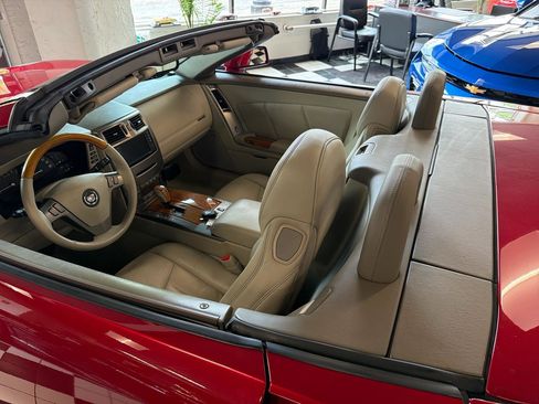 Used 2005 Cadillac XLR RWD image 16