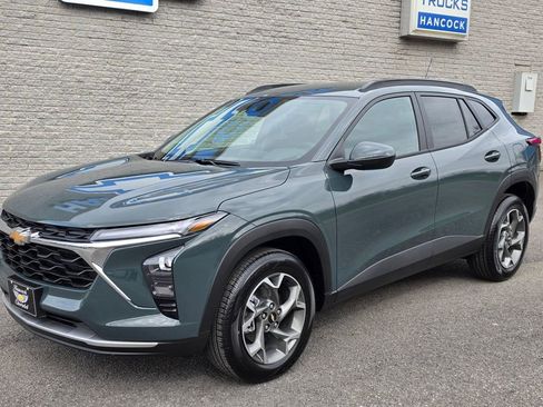 New 2026 Chevrolet Trax LT w/ Driver Confidence Package FWD image 3
