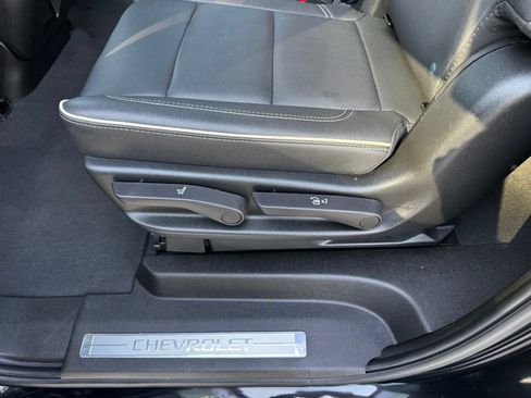 Used 2026 Chevrolet Suburban Premier w/ Sun And Tow Package AWD/4WD image 16