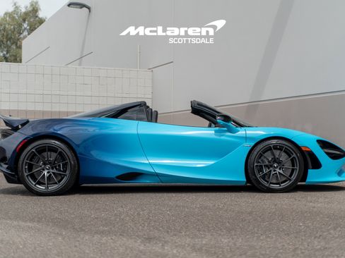 Used 2025 McLaren 750S Spider RWD image 8