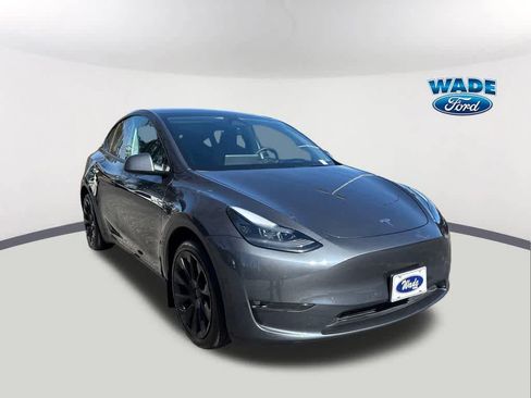 Used 2023 Tesla Model Y Long Range image 3