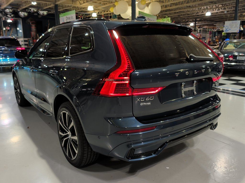 Used 2025 Volvo XC60 B5 Plus AWD/4WD image 11