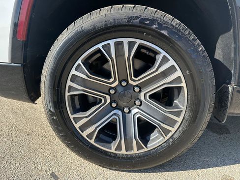 Used 2024 Jeep Wagoneer L Series II image 34