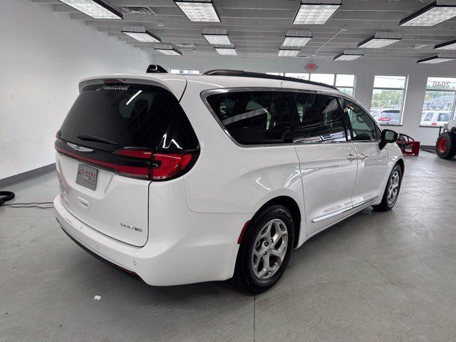 Used 2023 Chrysler Pacifica Limited FWD image 15
