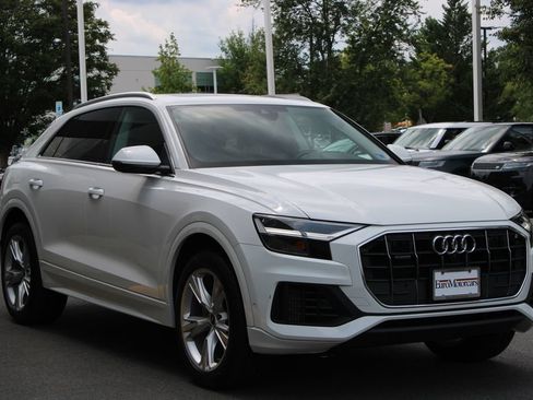 Used 2022 Audi Q8 Premium Plus AWD/4WD image 2
