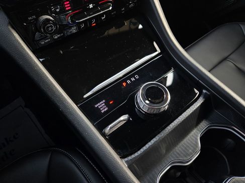 Used 2025 Jeep Grand Cherokee Limited w/ Black Appearance Package image 25