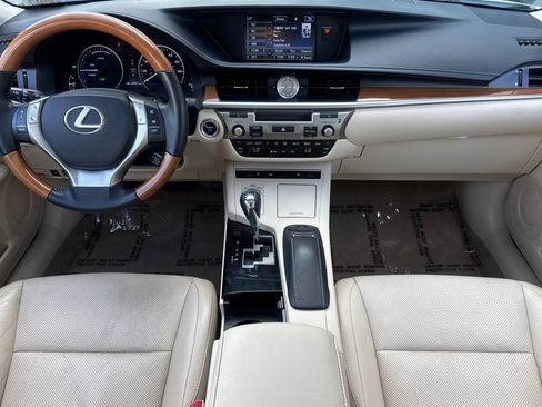 Used 2015 Lexus ES 300h w/ Navigation System Package FWD image 15