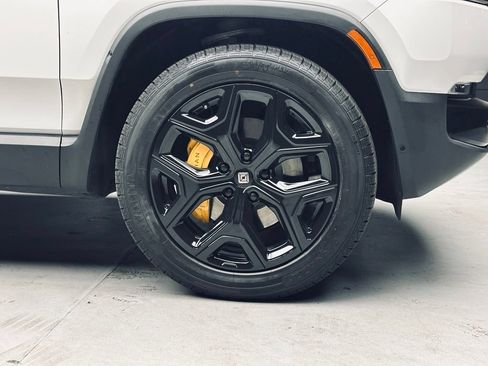 Used 2023 Rivian R1S Launch Edition AWD/4WD image 44