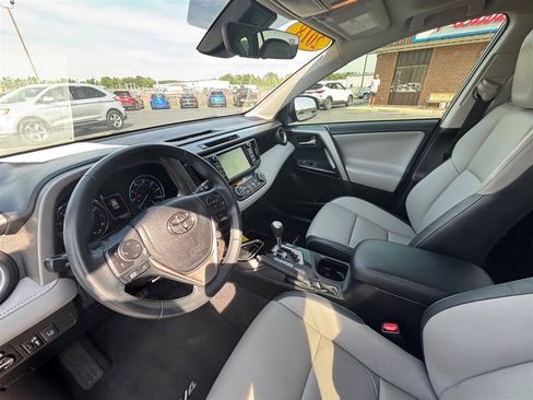 Used 2018 Toyota RAV4 Limited w/ Advanced Technology Package FWD image 11