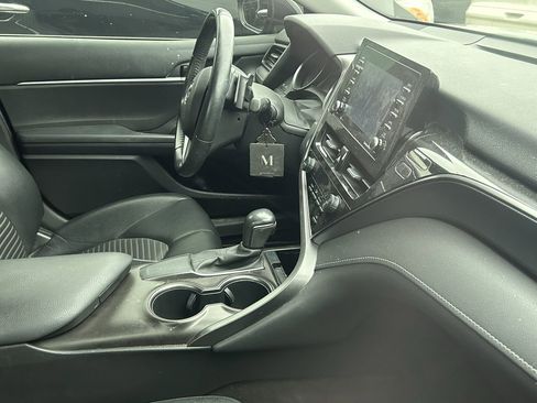 Used 2021 Toyota Camry SE w/ Convenience Package FWD image 8