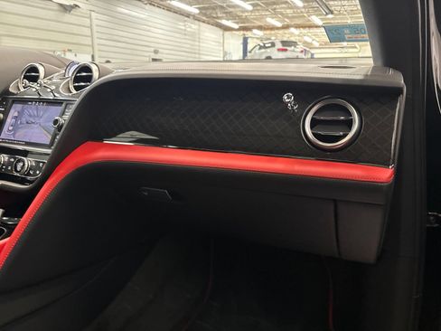 Used 2020 Bentley Bentayga AWD/4WD image 27