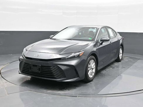Used 2025 Toyota Camry LE w/ Convenience Package image 6
