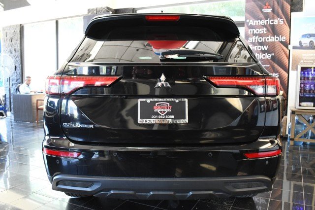 Used 2024 Mitsubishi Outlander ES AWD/4WD image 9