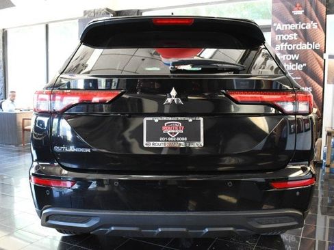 Used 2024 Mitsubishi Outlander ES AWD/4WD image 9