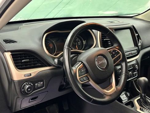 Used 2017 Jeep Cherokee Latitude FWD image 15