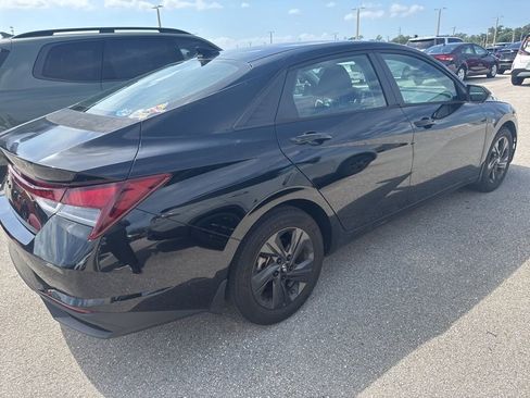 Used 2022 Hyundai Elantra SEL image 2