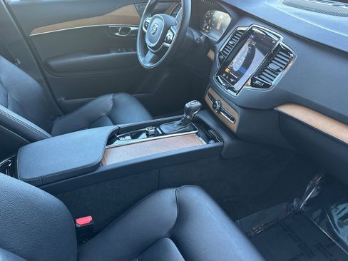 Used 2022 Volvo XC90 T5 Momentum w/ Advanced Package image 17