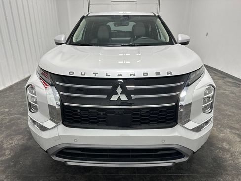 Used 2026 Mitsubishi Outlander FWD image 2