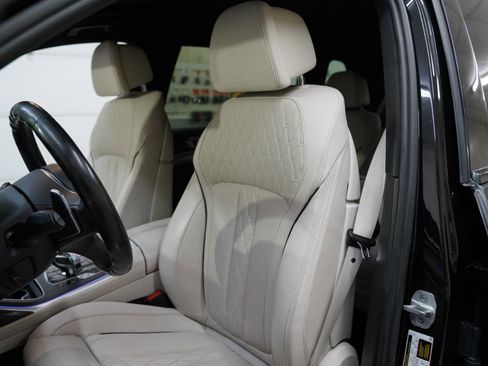 Used 2022 BMW X7 M50i w/ Dynamic Handling Package image 25