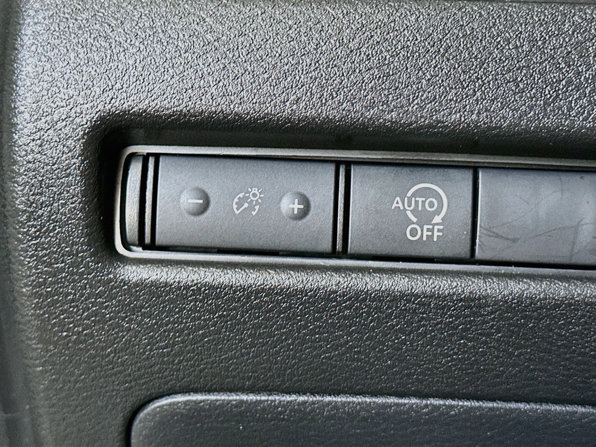 Used 2023 Nissan Rogue S FWD image 17