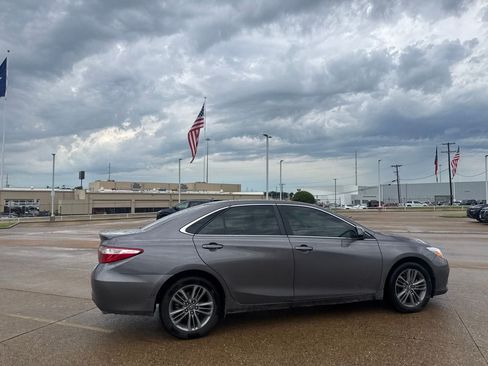 Used 2017 Toyota Camry SE FWD image 24