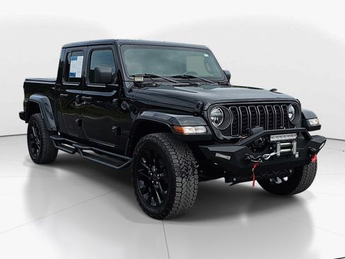 Used 2024 Jeep Gladiator Sport AWD/4WD image 2