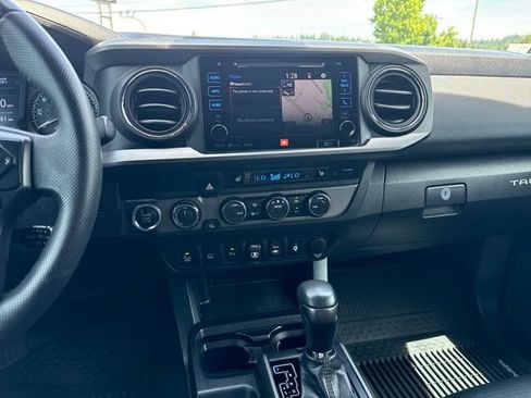 Used 2019 Toyota Tacoma TRD Off-Road AWD/4WD image 21