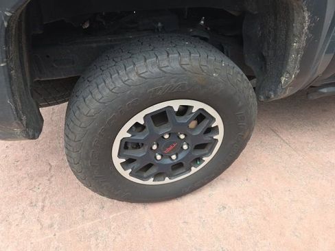 Used 2024 Toyota Tacoma TRD Off-Road image 9