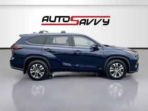 Used 2025 Toyota Highlander XLE AWD/4WD image 8