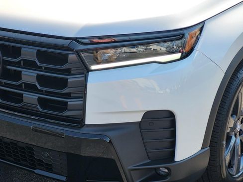 New 2026 Honda Pilot Sport image 7