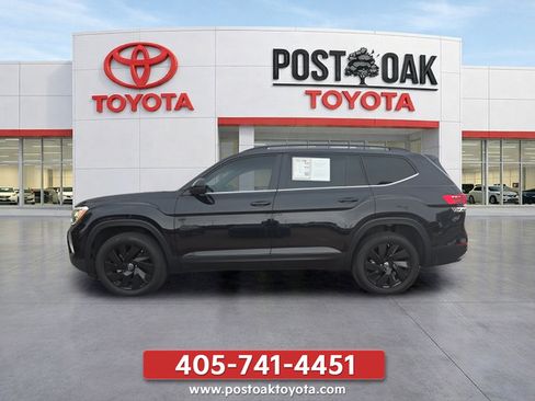 Used 2024 Volkswagen Atlas SE FWD image 2