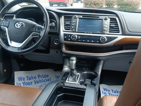 Used 2017 Toyota Highlander Limited AWD/4WD image 22