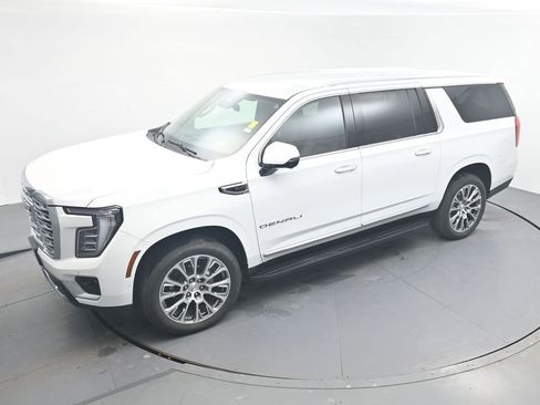 Used 2025 GMC Yukon XL Denali image 4