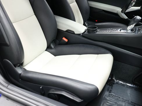 Used 2021 Porsche 718 Cayman RWD image 58
