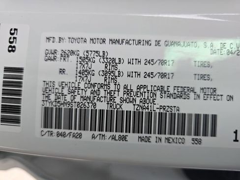 Used 2025 Toyota Tacoma SR image 33