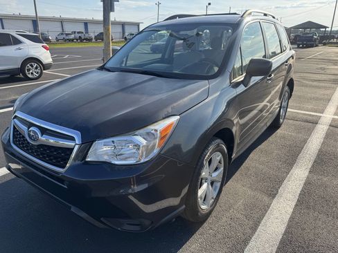 Used 2015 Subaru Forester 2.5i w/ Alloy Wheel Package AWD/4WD image 2