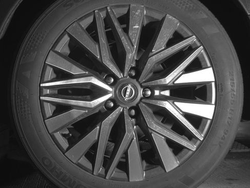 Used 2025 Nissan Altima 2.5 SV FWD image 14
